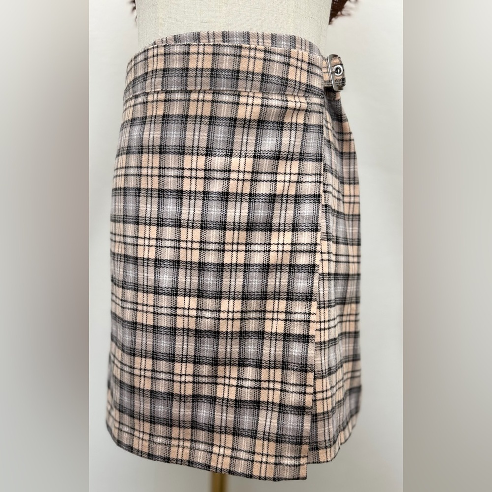 Sky and Sparrow Plaid Wrap Mini Skirt Size M Beige Check Preppy Style